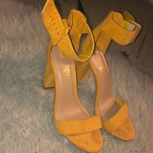 Mustard yellow high heals💛